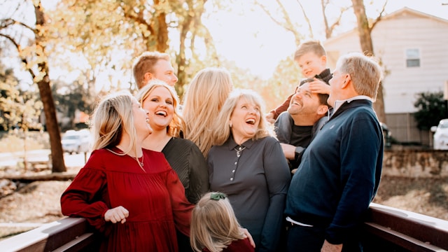 A picture of a family for Spanish family vocabulary lesson