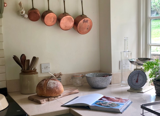 A photo of kitchen}}