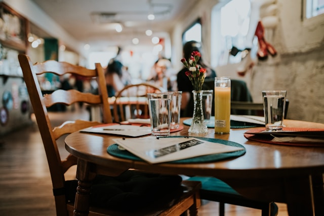 A photo of restaurant}}