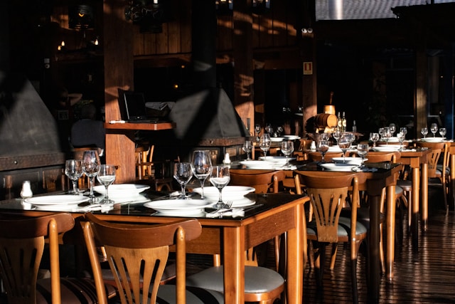 A photo of restaurant}}