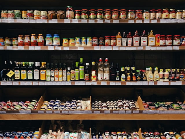 A photo of shopping}}